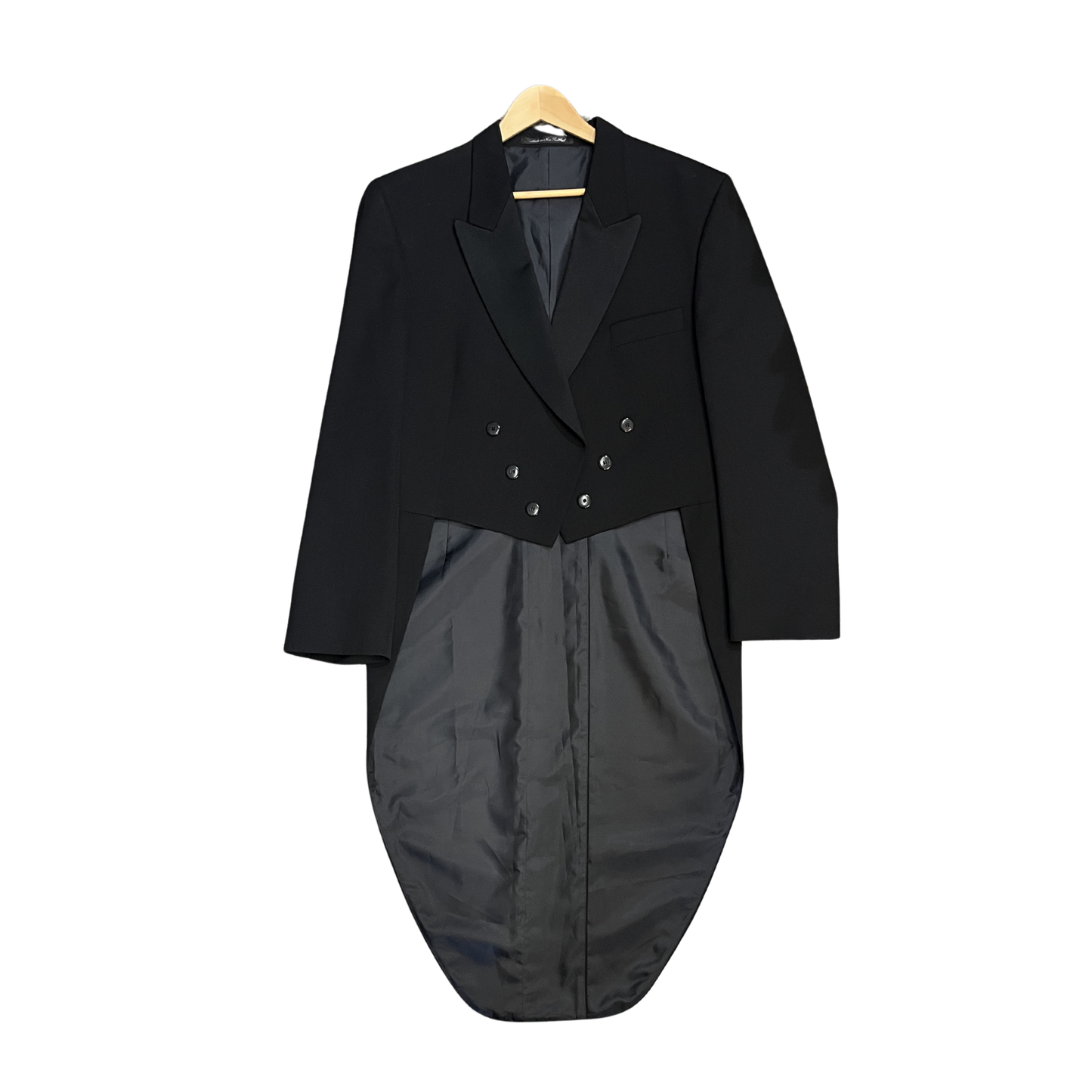 I'L TESSILE black rrp 1300 Brand new Tailored Tux B0526